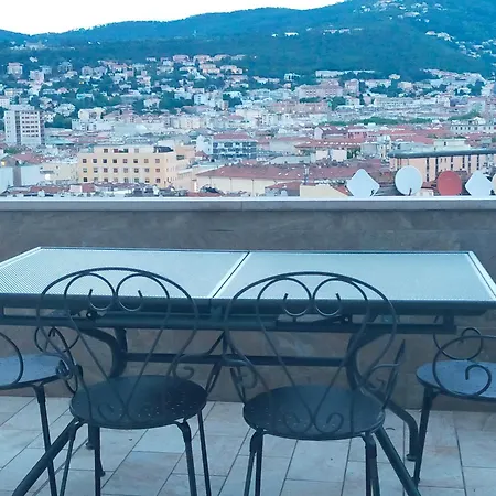 Appartement Enes Terrazza Con Vista E Relax In Centro Trieste