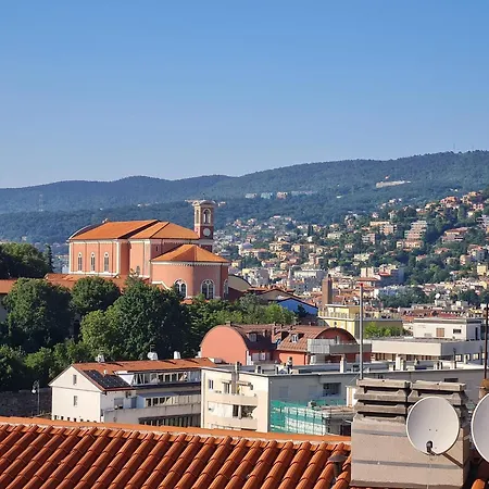 Enes Terrazza Con Vista E Relax In Centro Citta Trieste